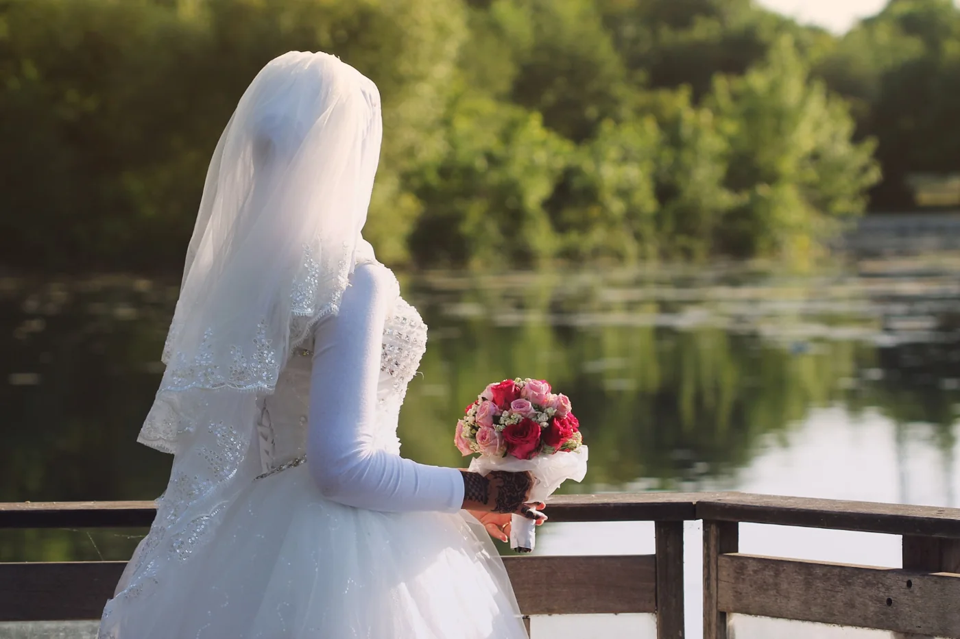 La mariée au bord de l’eau