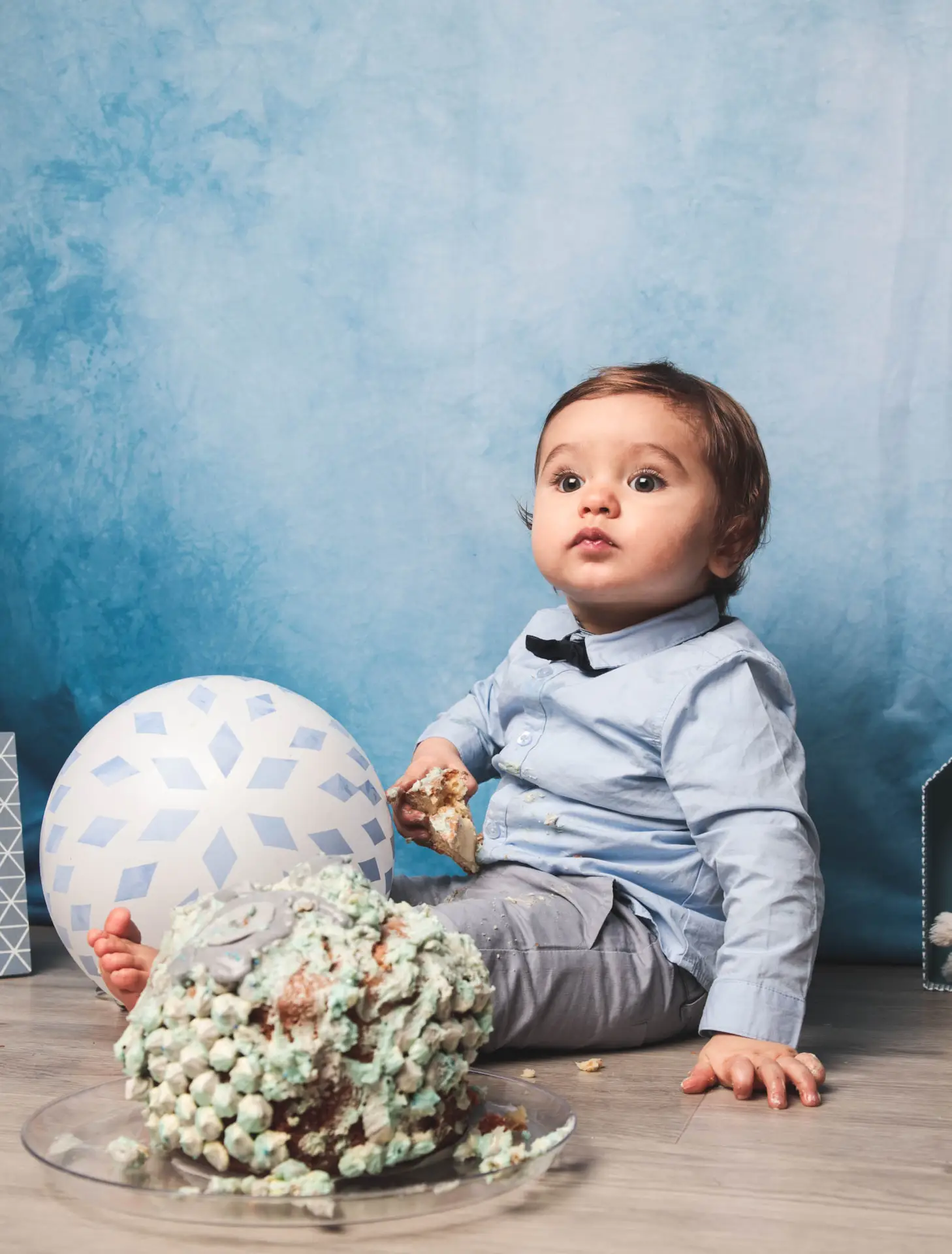 photographe bébé gâteau a éclaté