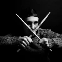 Photographe evenment portraitiste en studio batteur